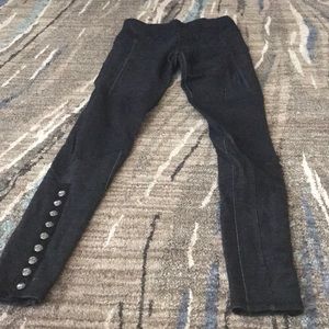 EUC Lululemon leggings with buttons